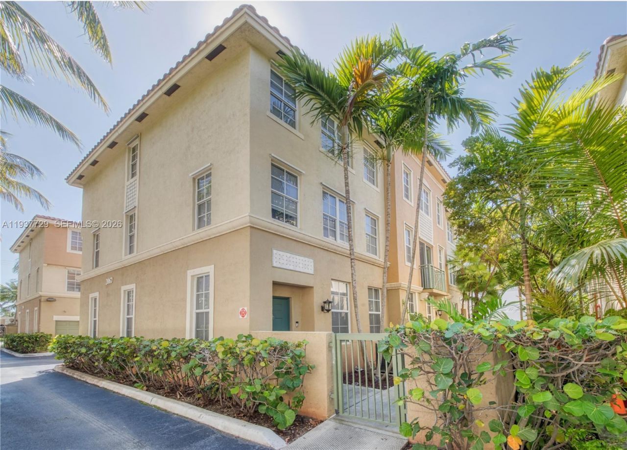 2067 S Ocean Dr, Unit TH5, Hallandale Beach, FL 33009 Photo