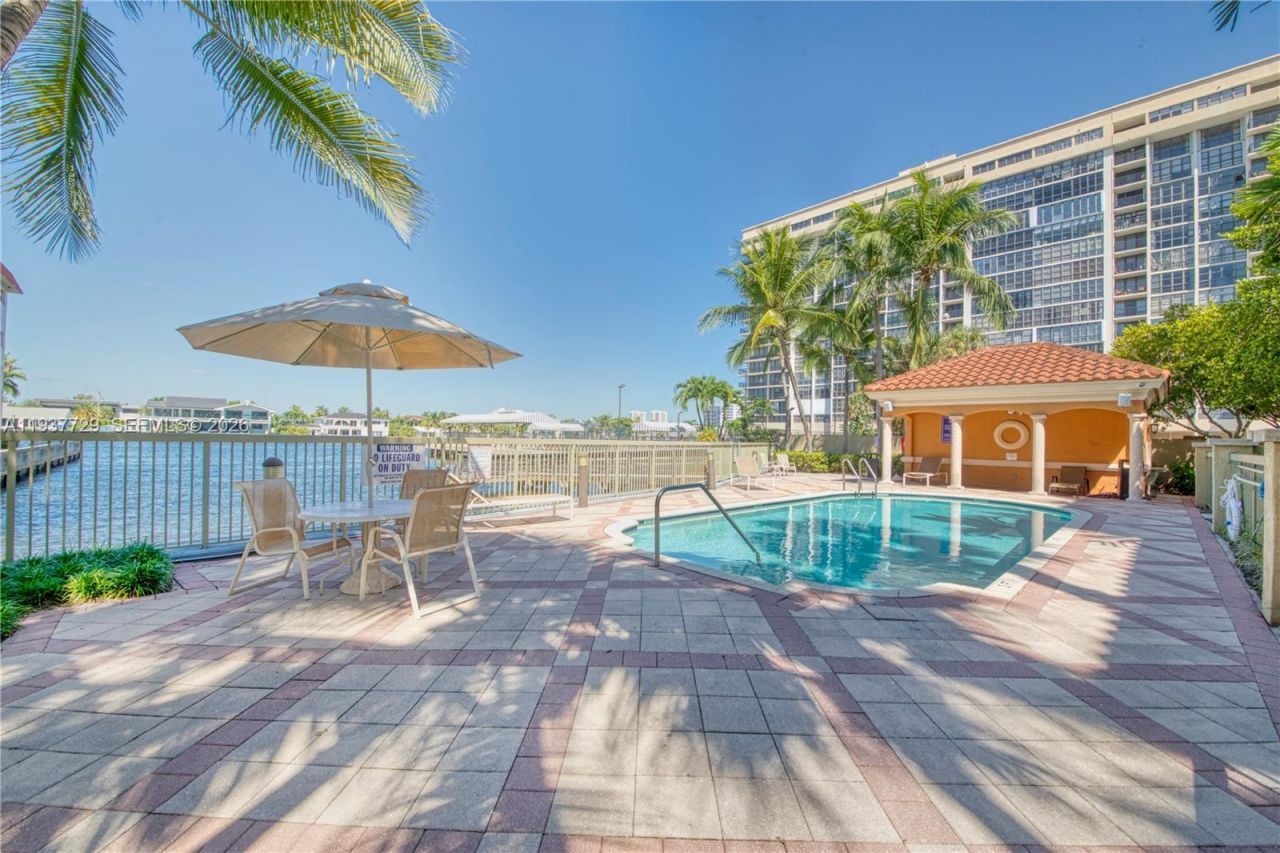 2067 S Ocean Dr, Unit TH5, Hallandale Beach, FL 33009 Photo