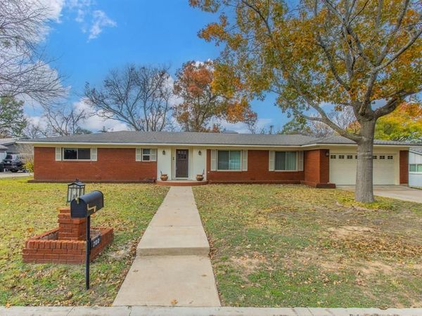 700 Falcon Drive, Woodway, TX 76712