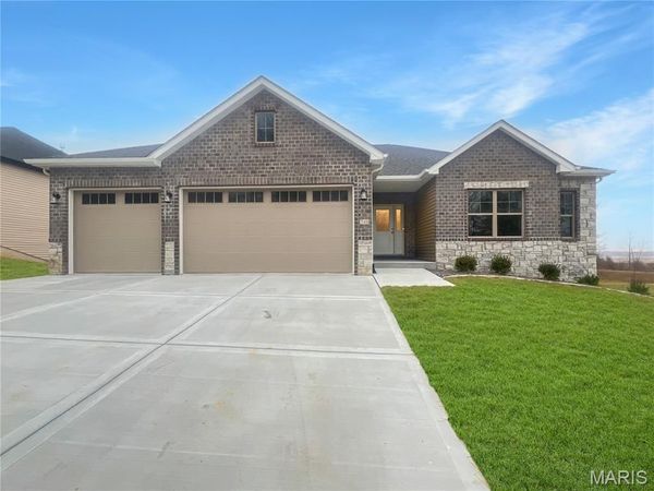 240 Stonebridge Bluff Drive, Maryville, IL 62062