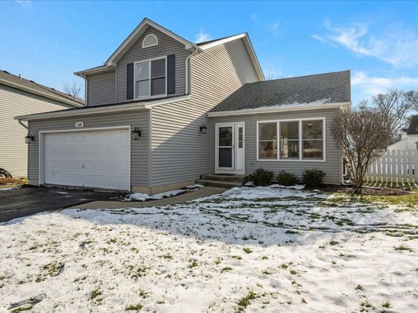 1305 Fox Meadow Court, St. Charles, IL 60174