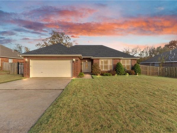 680 Reisling Street, Centerton, AR 72719