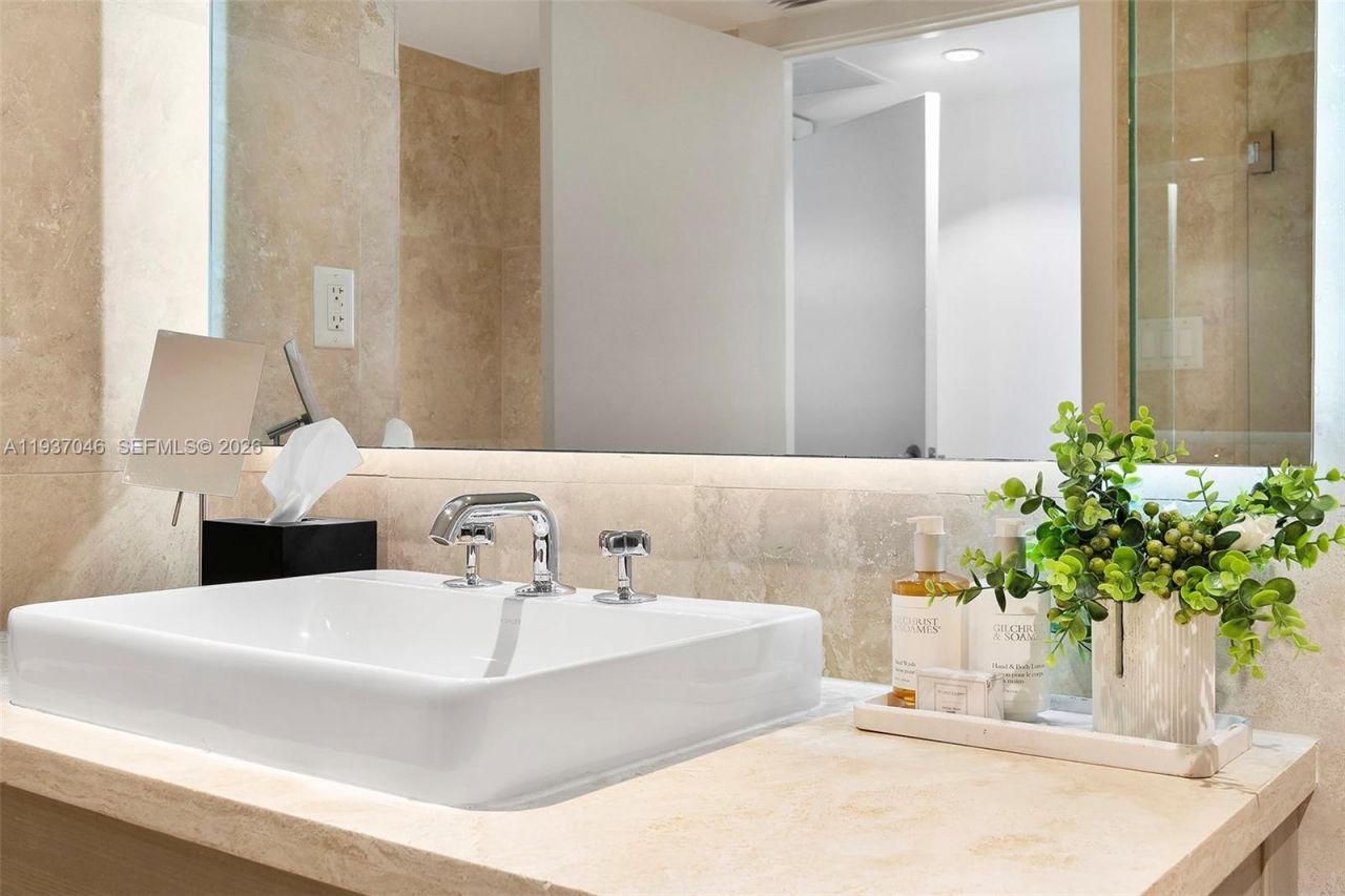 102 24th St, Unit 1207, Miami Beach, FL 33139 Photo