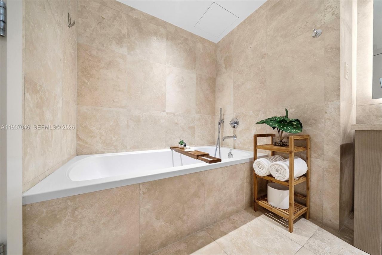 102 24th St , Unit 1207, Miami Beach, FL 33139 Photo