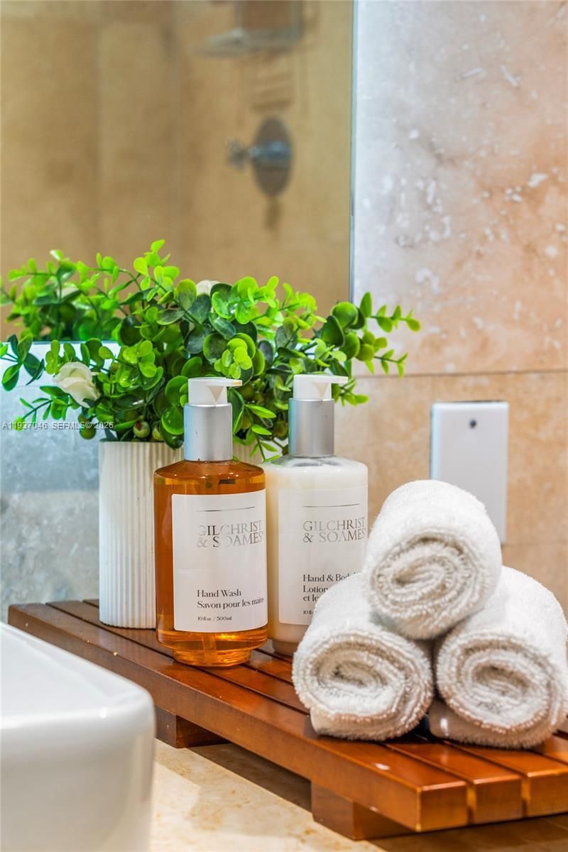 102 24th St , Unit 1207, Miami Beach, FL 33139 Photo