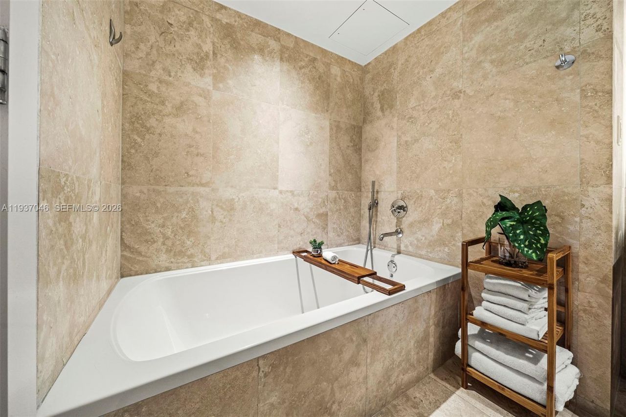 102 24th St , Unit 1207, Miami Beach, FL 33139 Photo