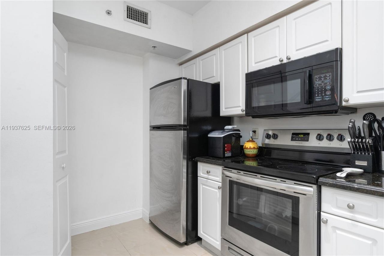 17125 N Bay Rd, Unit 3104, Sunny Isles Beach, FL 33160 Photo
