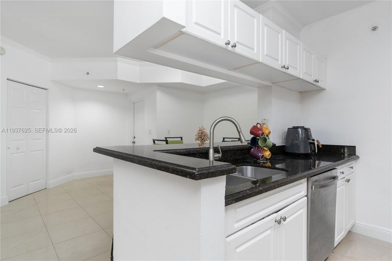 17125 N Bay Rd, Unit 3104, Sunny Isles Beach, FL 33160 Photo