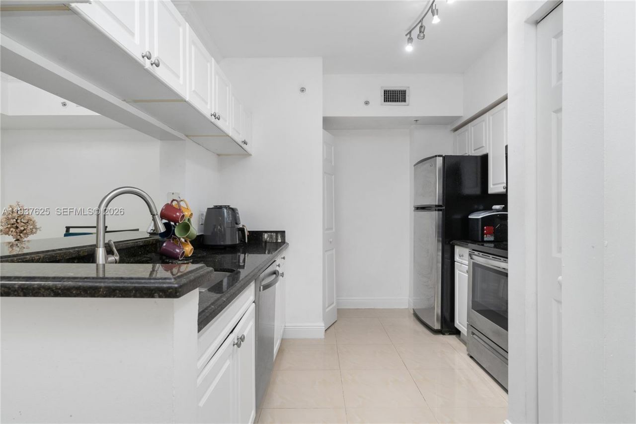 17125 N Bay Rd, Unit 3104, Sunny Isles Beach, FL 33160 Photo