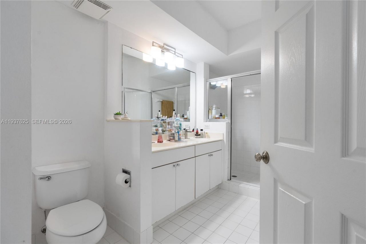 17125 N Bay Rd, Unit 3104, Sunny Isles Beach, FL 33160 Photo