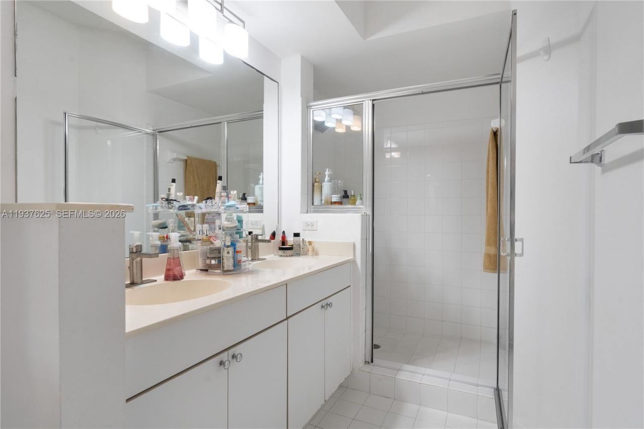 17125 N Bay Rd, Unit 3104, Sunny Isles Beach, FL 33160 Photo