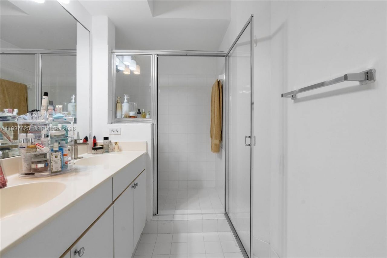 17125 N Bay Rd, Unit 3104, Sunny Isles Beach, FL 33160 Photo