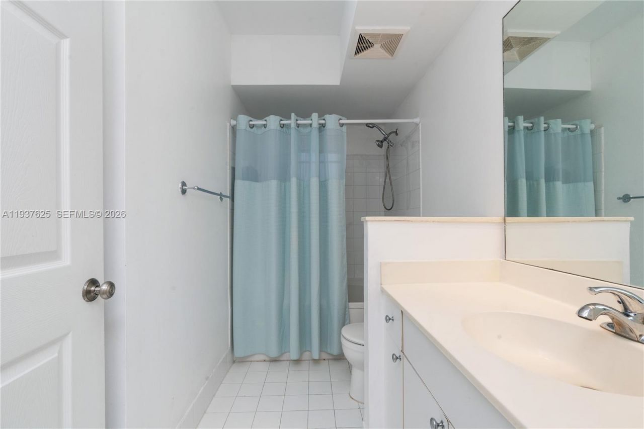 17125 N Bay Rd, Unit 3104, Sunny Isles Beach, FL 33160 Photo