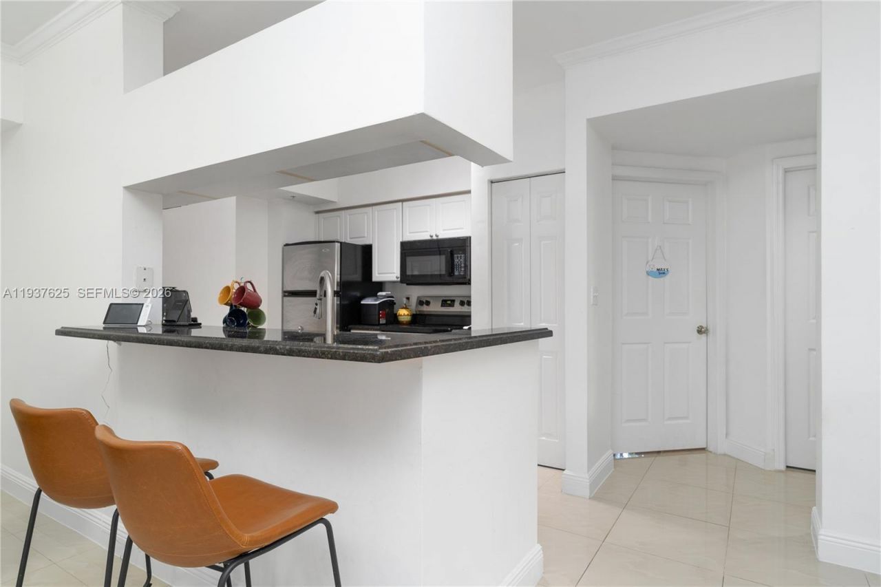 17125 N Bay Rd, Unit 3104, Sunny Isles Beach, FL 33160 Photo