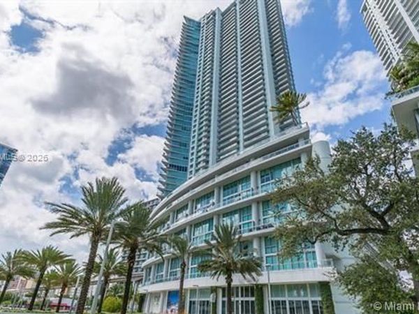 92 SW 3rd St, Unit 1802, Miami, FL 33130