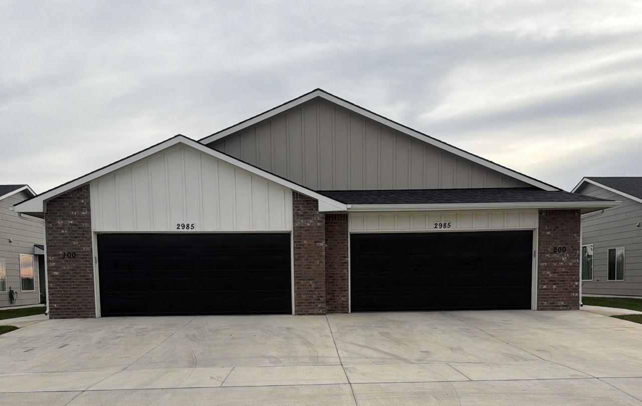 2985 S Maize Ct, Wichita, KS 67215 Main Photo