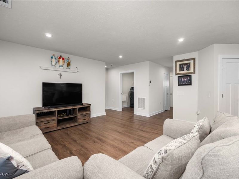 133 W Spring Drive, Elyria, OH 44035 Photo 8