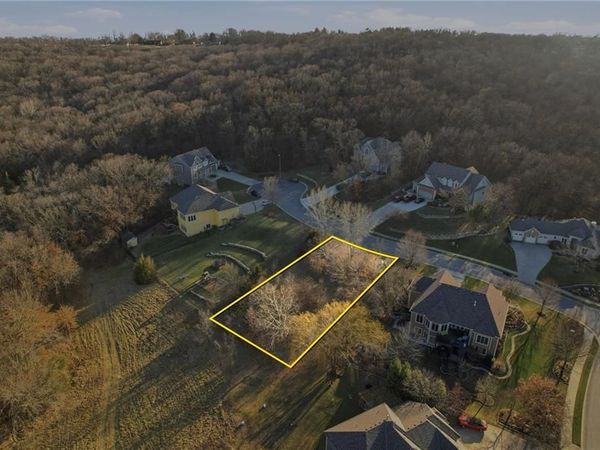 1828 Edgewood Court, Leavenworth, KS 66048