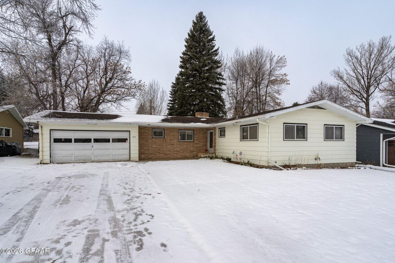 814 Terry Avenue, Larimore, ND 58251 Main Photo