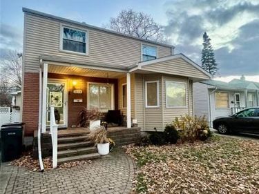 1458 E Hayes Avenue, Hazel Park, MI 48030