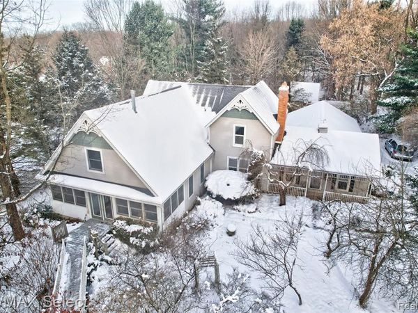 9710 Rattalee Lake Road, Springfield Twp, MI 48348