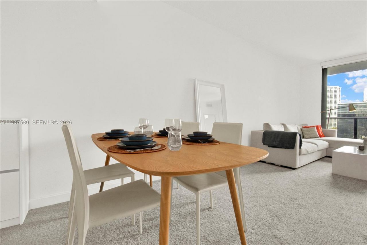 45 SW 9th St, Unit 1609, Miami, FL 33130 Photo