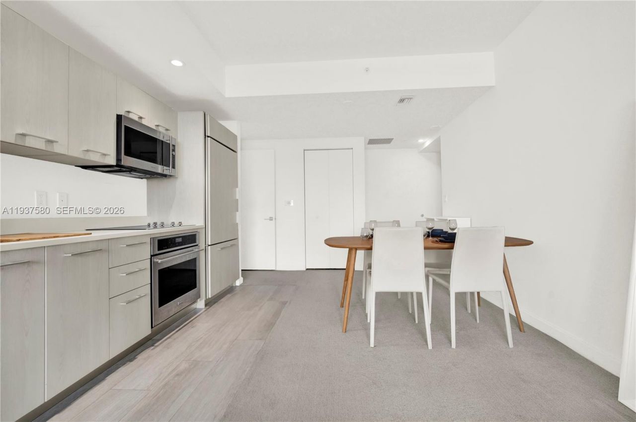 45 SW 9th St, Unit 1609, Miami, FL 33130 Photo