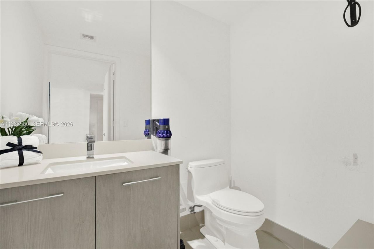 45 SW 9th St, Unit 1609, Miami, FL 33130 Photo