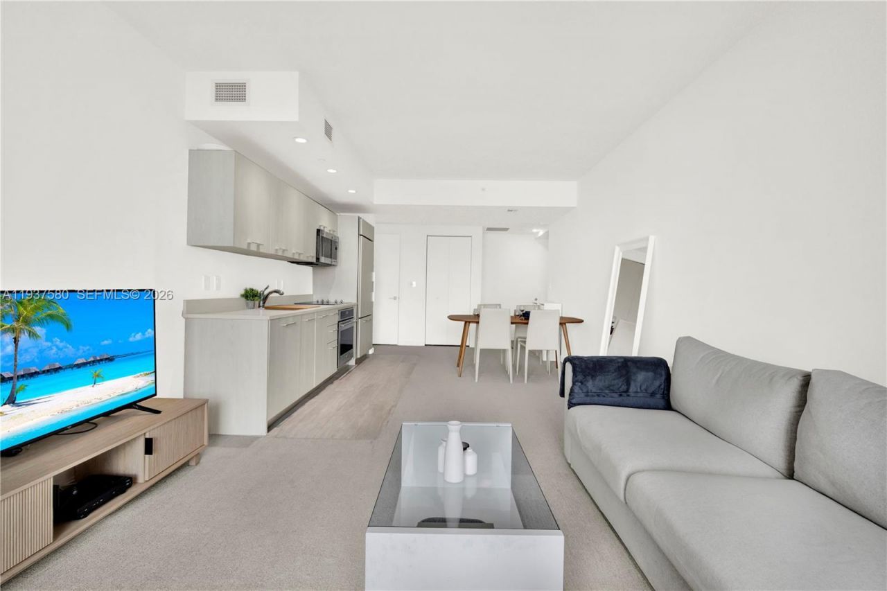 45 SW 9th St, Unit 1609, Miami, FL 33130 Photo