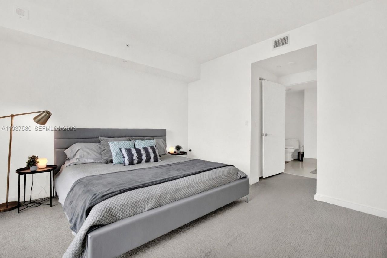 45 SW 9th St, Unit 1609, Miami, FL 33130 Photo