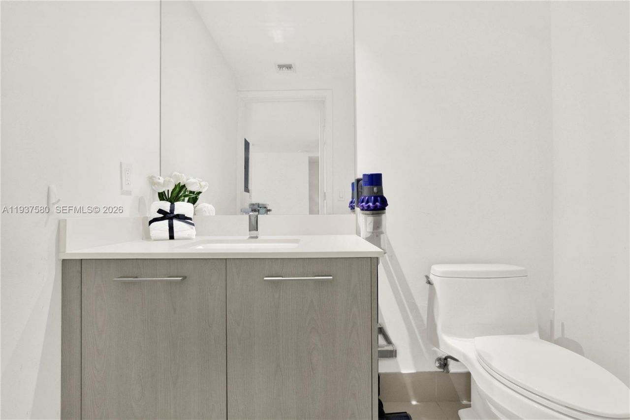 45 SW 9th St, Unit 1609, Miami, FL 33130 Photo