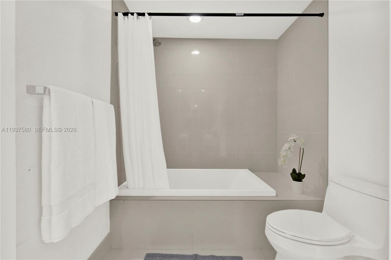 45 SW 9th St, Unit 1609, Miami, FL 33130 Photo