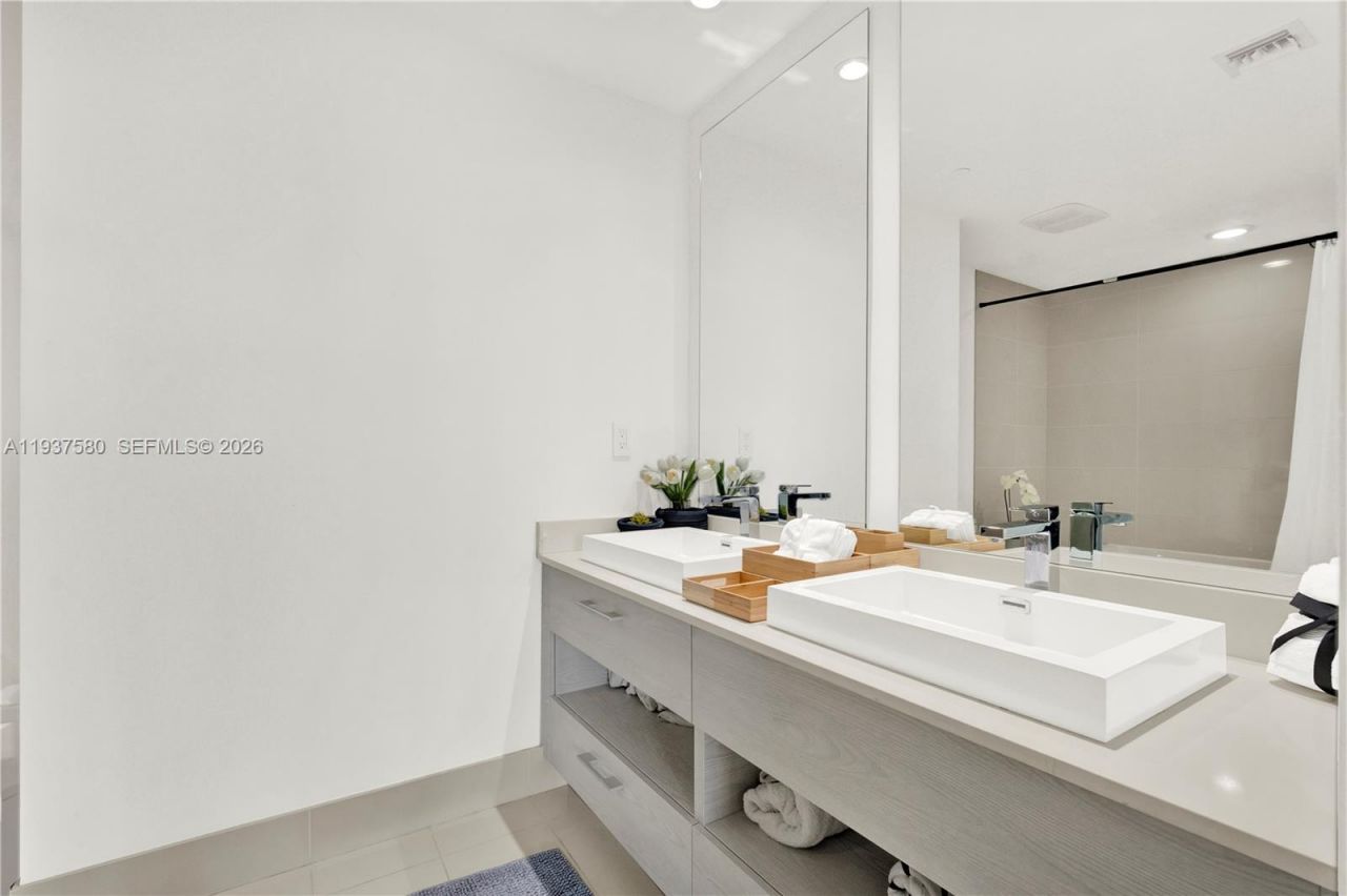 45 SW 9th St, Unit 1609, Miami, FL 33130 Photo