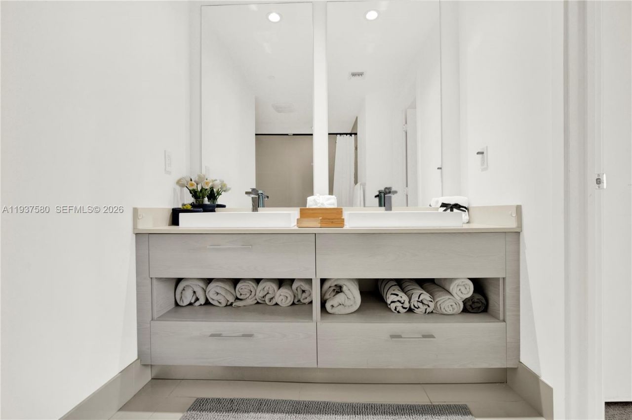 45 SW 9th St, Unit 1609, Miami, FL 33130 Photo