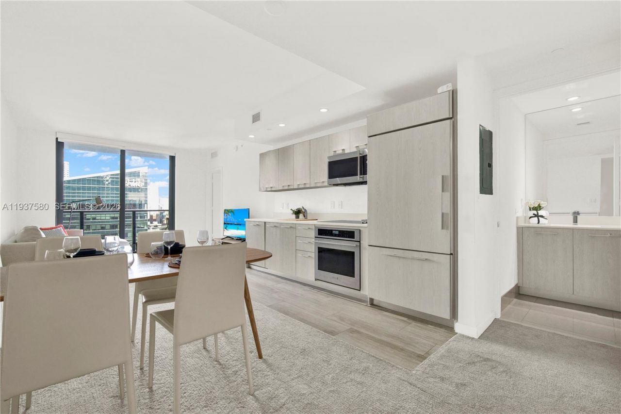 45 SW 9th St, Unit 1609, Miami, FL 33130 Photo