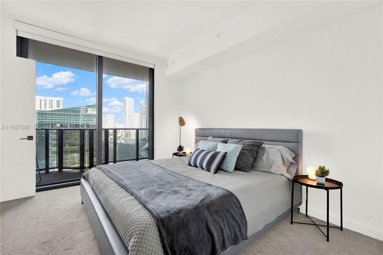 45 SW 9th St, Unit 1609, Miami, FL 33130 Photo