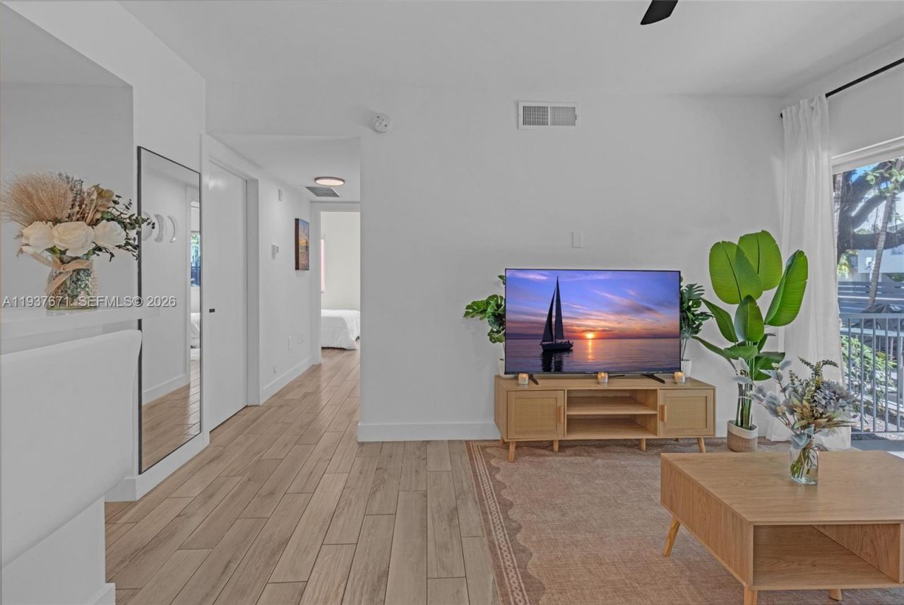 740 Meridian Ave, Unit 11, Miami Beach, FL 33139 Photo