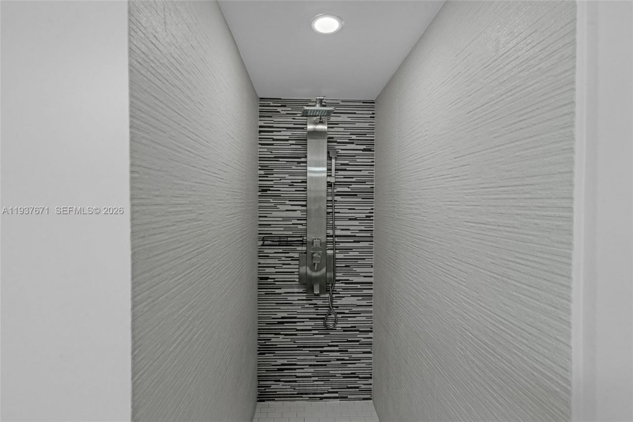 740 Meridian Ave, Unit 11, Miami Beach, FL 33139 Photo