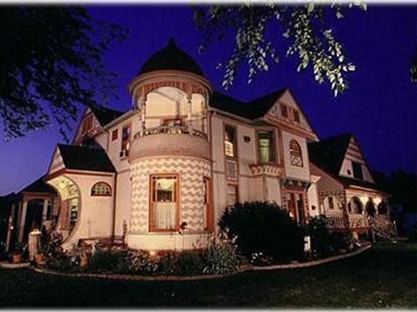 708 Parkway Avenue S, Lanesboro, MN 55949