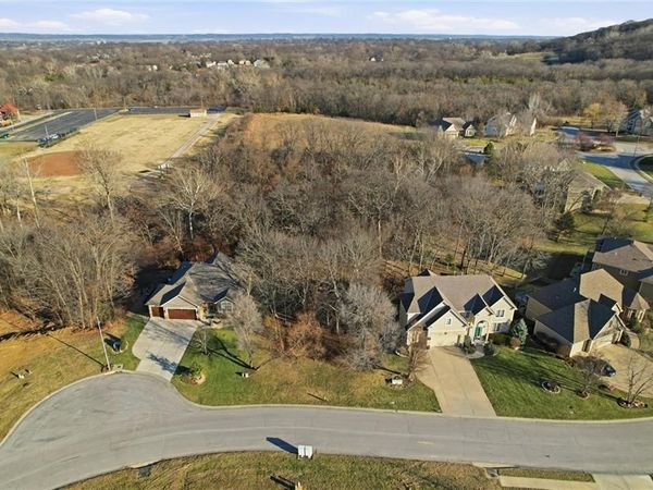 1934 Edgewood Drive, Leavenworth, KS 66048