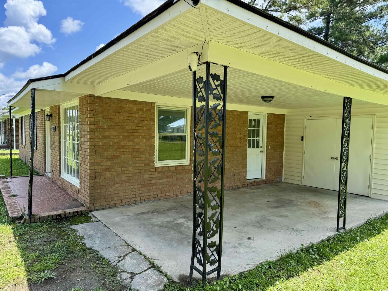 109 S Maple Ave. Photo 4
