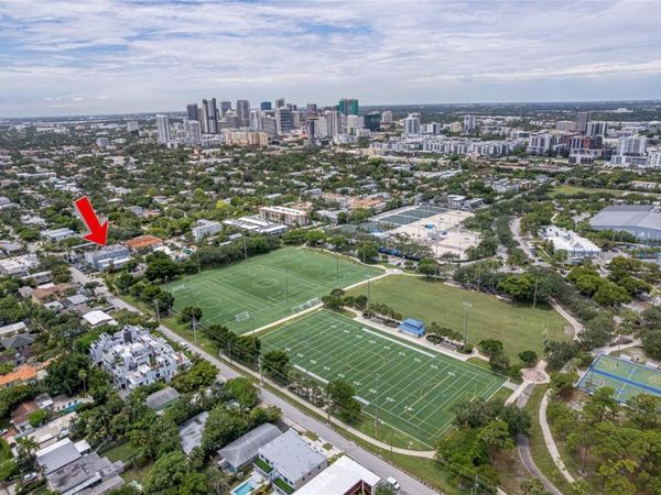 609 NE 13th Avenue, Unit 303, Fort Lauderdale, FL 33304