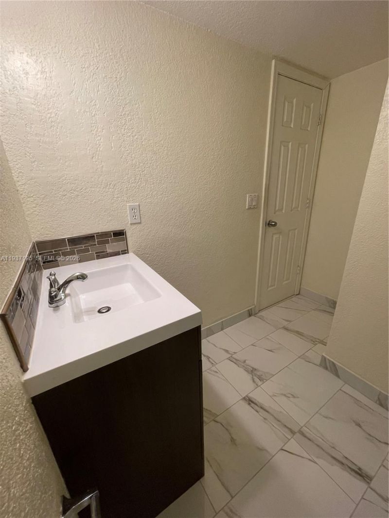 16240 Laurel Dr, Unit 101, Weston, FL 33326 Photo