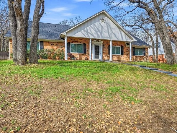 3015 Yellowstone Drive , Arlington, TX 76013