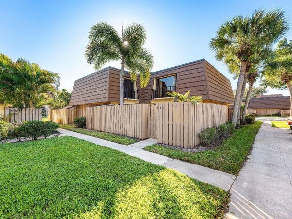610 6th Court, Palm Beach Gardens, FL 33410