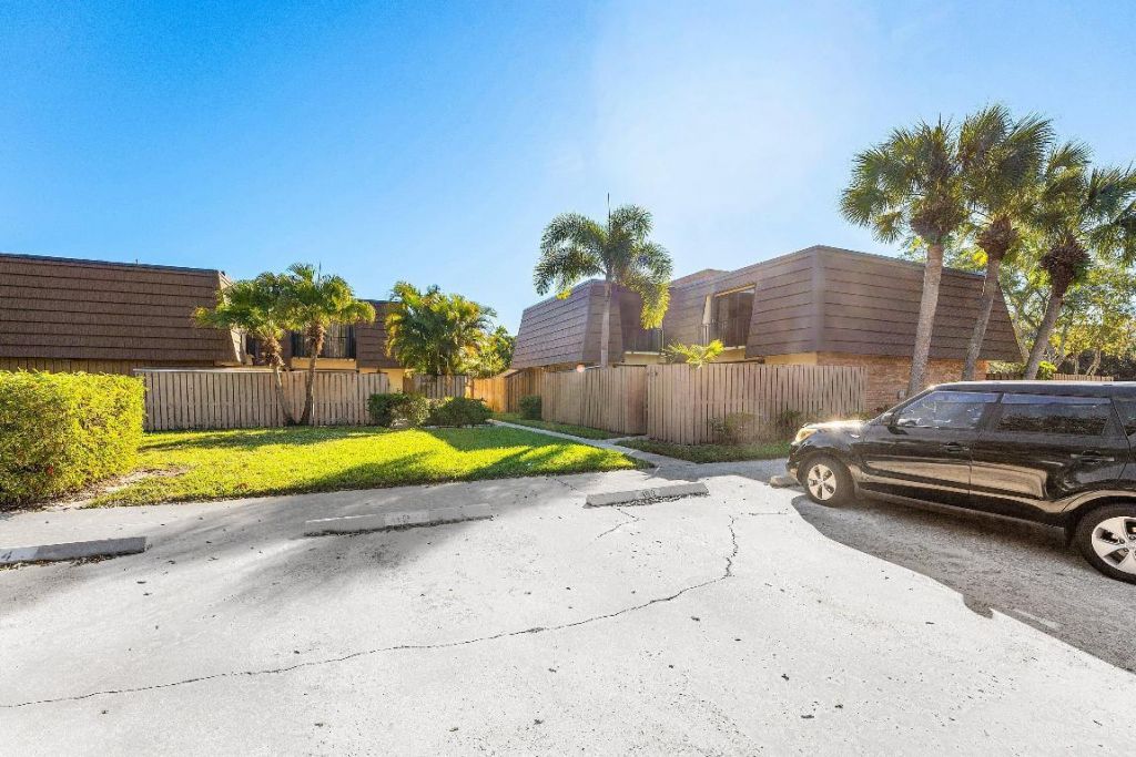 610 6th Court, Palm Beach Gardens, FL 33410 Photo