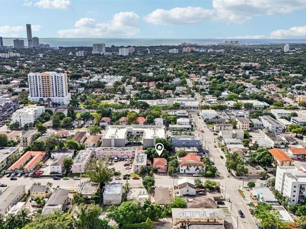 984 SW 6th St, Miami, FL 33130