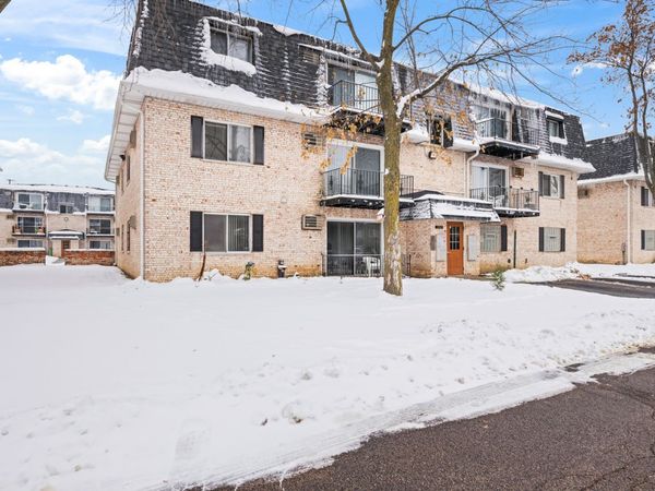 1313 N Baldwin Court, Unit 2C, Palatine, IL 60074