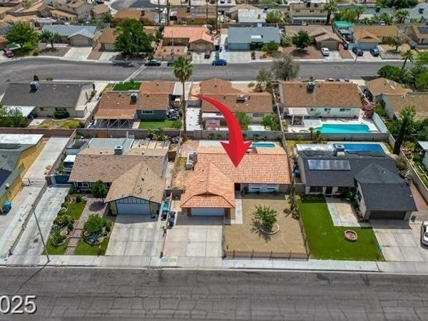 325 Greenfield Lane , Las Vegas, NV 89107