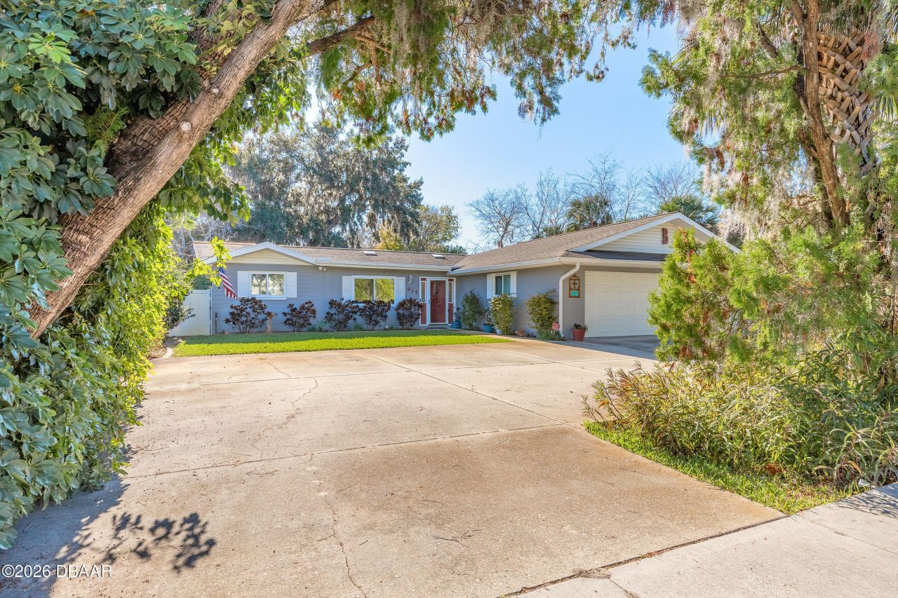 935 Big Tree Road, South Daytona, FL 32119 Main Photo